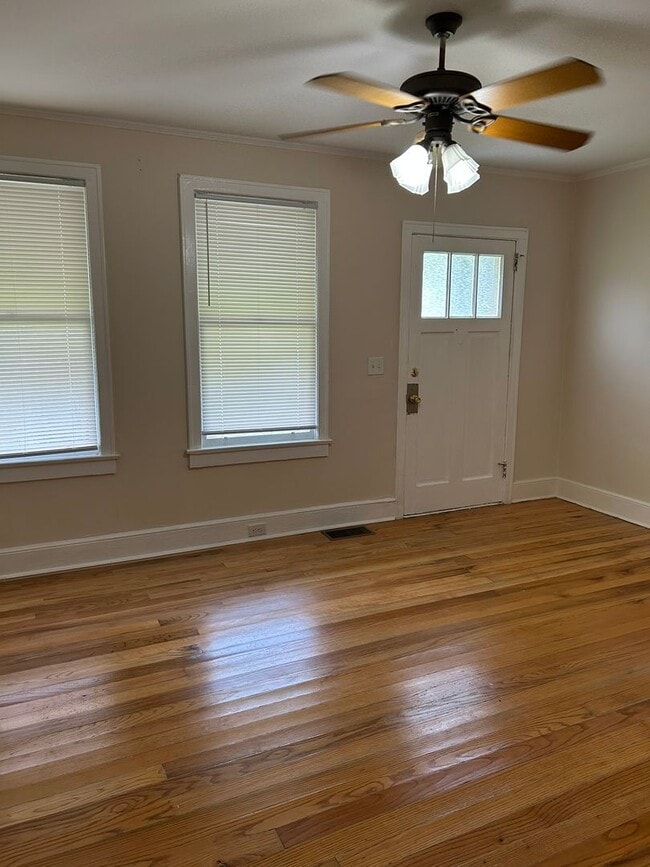 Photo - 2 Bedroom House off of Rosewood Available Now