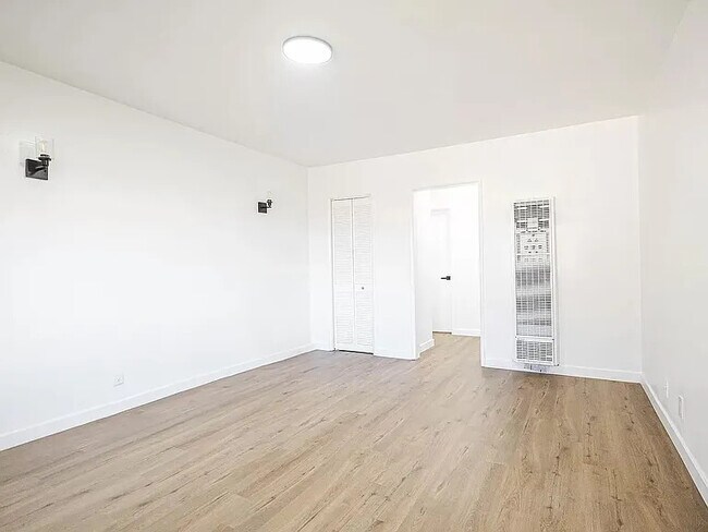 901 Centinela Ave