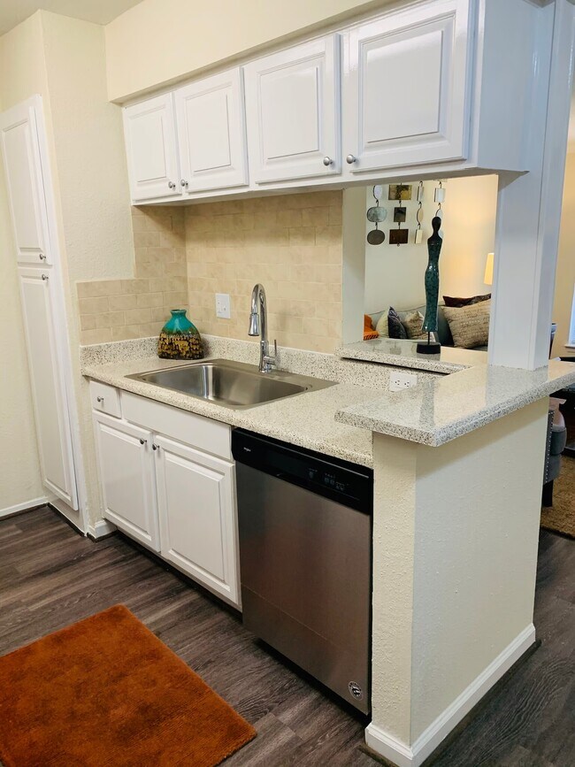 Photo - Luxury 1-Bed with Courtyards & Top Features! Unit GRP1
