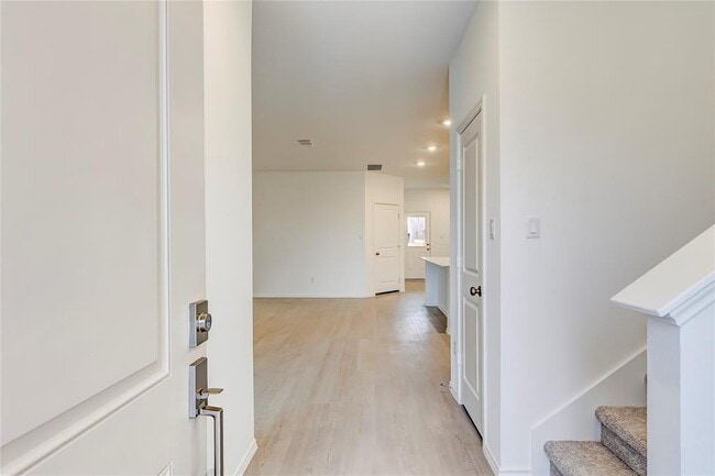 Photo - 18010 Cedar Waxwing Wy