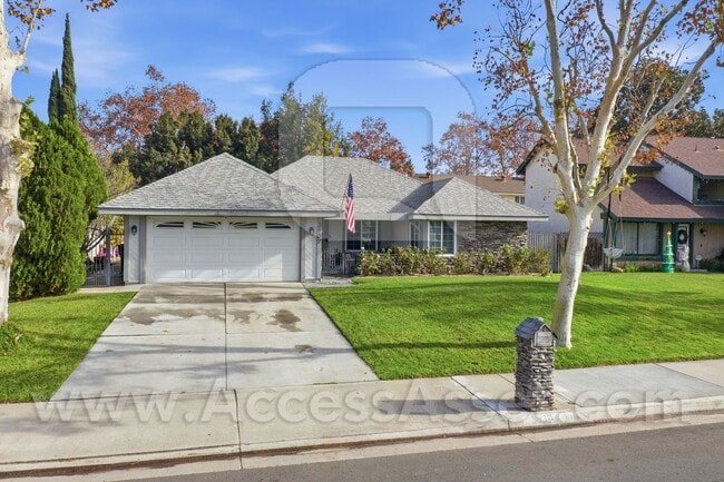 Building Photo - Charming Single-Story 3 Bed/2 Bath Home With Remodeled Baths & Private Backyard in Riverside!