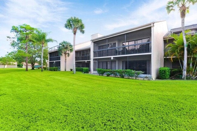 Photo - 9440 Meadowood Dr Unit 102