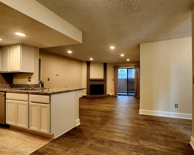 Photo - Beautiful Ground Floor 2 Bed 2 Bath Condo! Sunroom! Unit B105