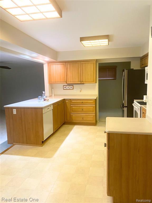14147 Barbara St