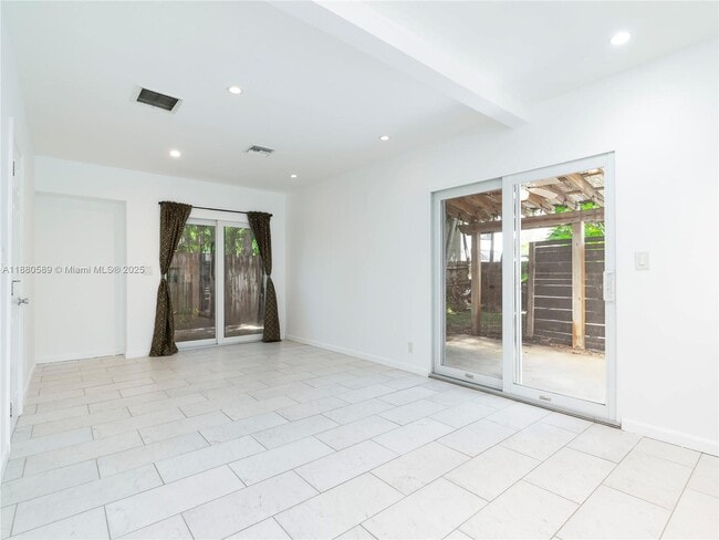 Photo - 3621 NE 11th Ave Unit 3641