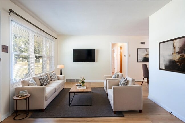 Photo - 4464 Mohegan Dr