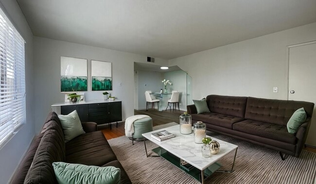 Photo - 12015 Burbank Blvd Unidad 03