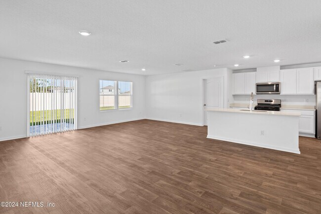 Photo - 439 Ardila Cir