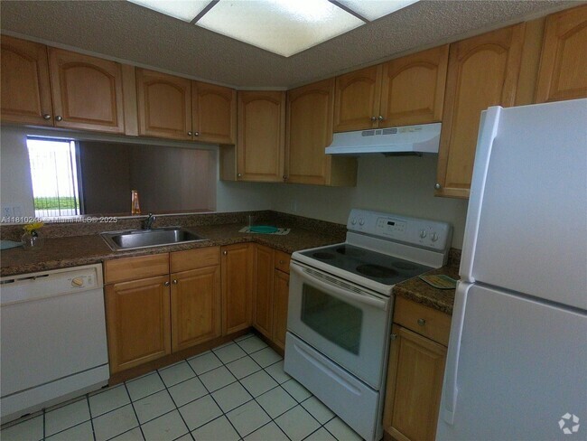Building Photo - 5200 NW 31st Ave Unit 2 Rental