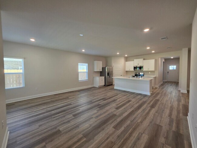 Photo - Brand new 5BR/3BA with Amenities Galore