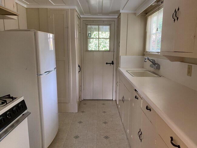 Photo - Charming Carmel Comstock Cottage