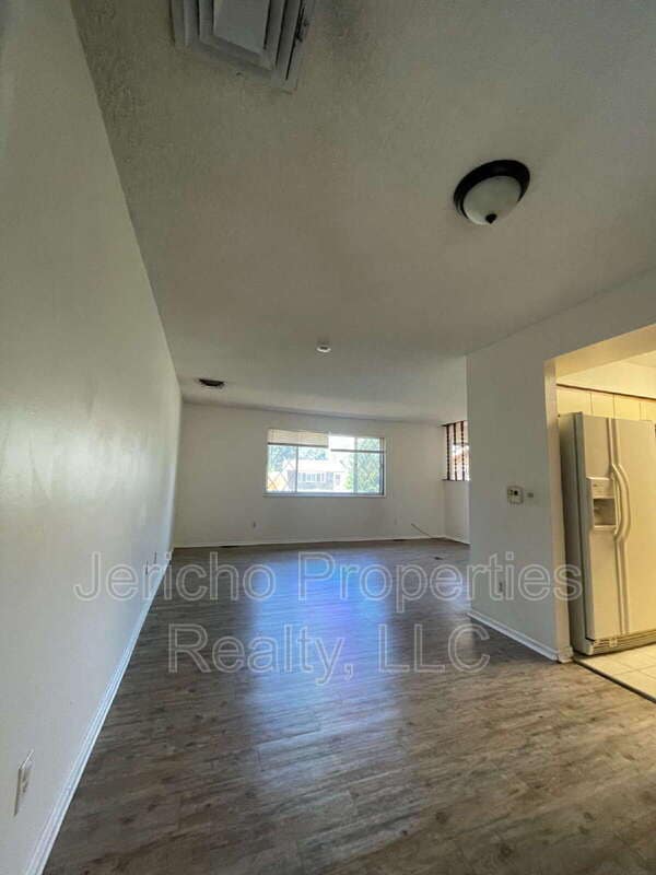Photo - 1180 S Kline Way