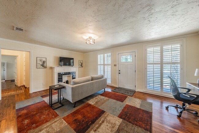 Photo - Charming 3BR/2BA Retreat: 2 Mi to the Forth Worth Stockyards