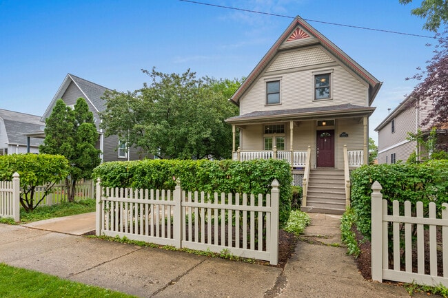 Building Photo - 4317 N Kenneth Ave Rental