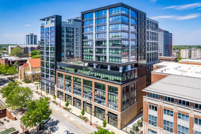 Photo - Hub Champaign