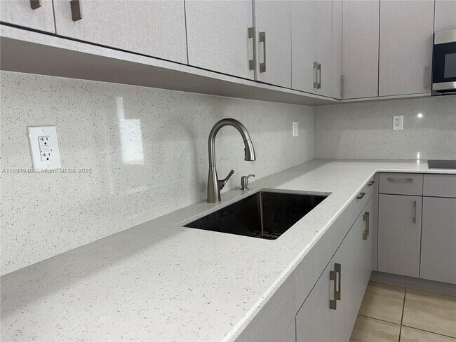 Photo - 465 E 58th St Unit 2