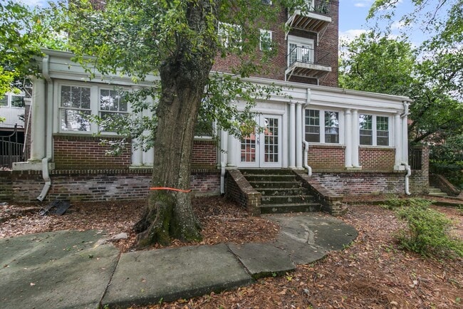 Photo - Chateau Avalon