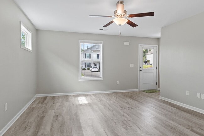 Entrada - 207 Royal Way