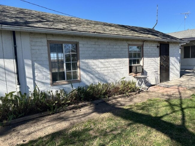 Building Photo - 4418 Roeding Rd