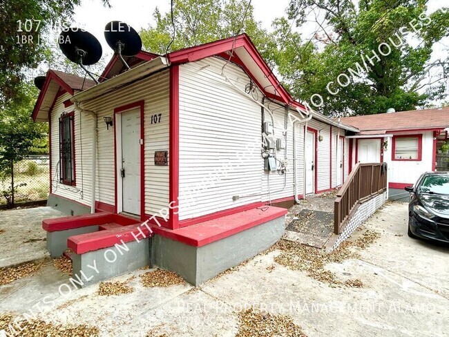 Building Photo - **MOVE-IN SPECIAL** AVAILABLE NOW! Charmin... Rental