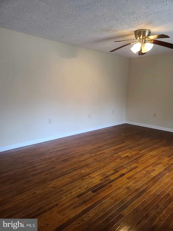 Photo - 5451 Bayview Ave