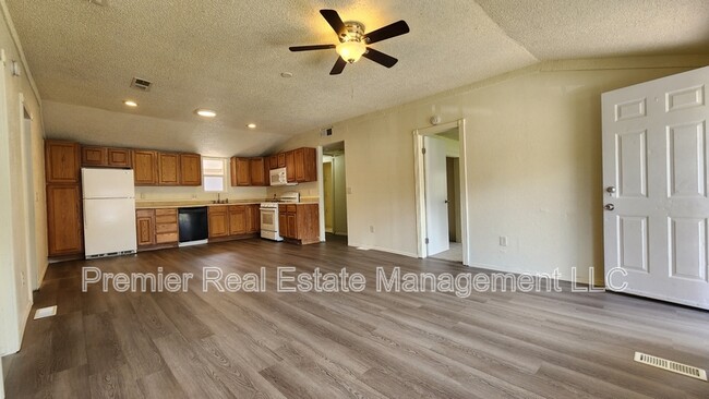 Photo - 941 Longs Peak St