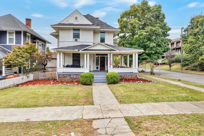 Photo - 1402 17th St S