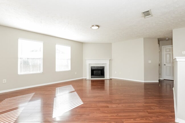 Photo - 102 Goodrich Ct