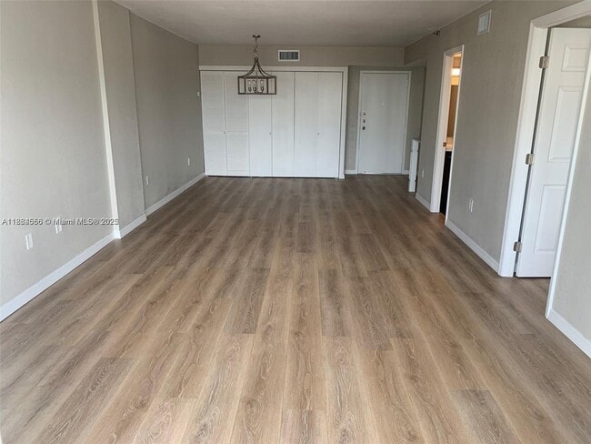 Photo - 1345 West Ave Unidad 902