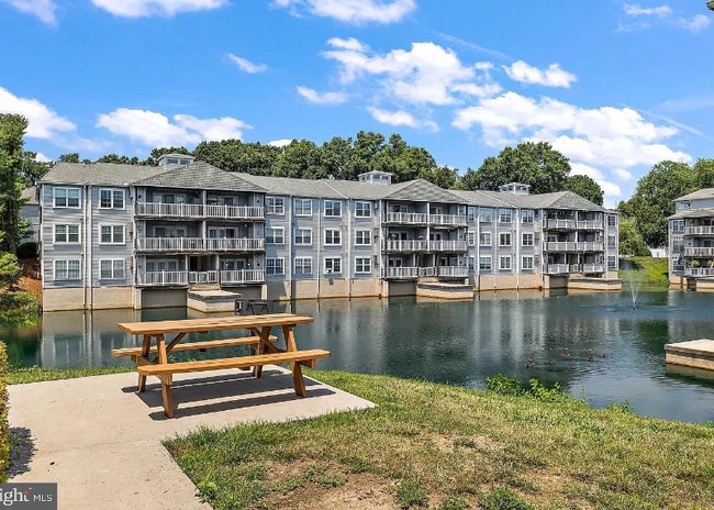 Photo - 1908 Waters Edge Dr Unidad 129