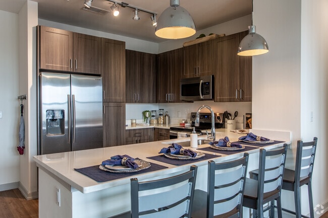 4 Br, 4 Ba - Kitchen