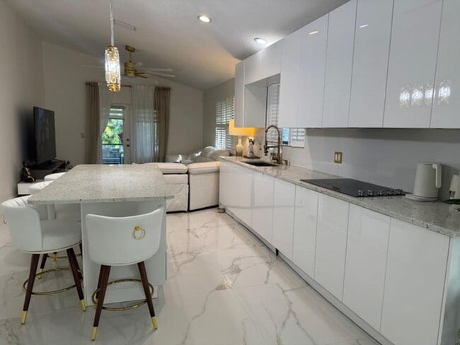 Photo - 544 NW 38th Ave