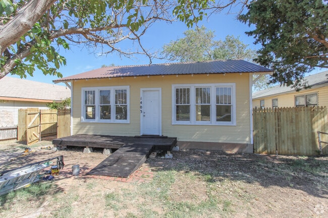 Building Photo - 1403 Nolan St Rental