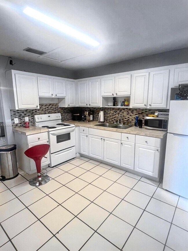 Photo - 4259 Royal Banyan Way