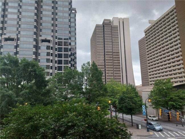 Building Photo - 300 W Peachtree St NW Unit 3I Rental