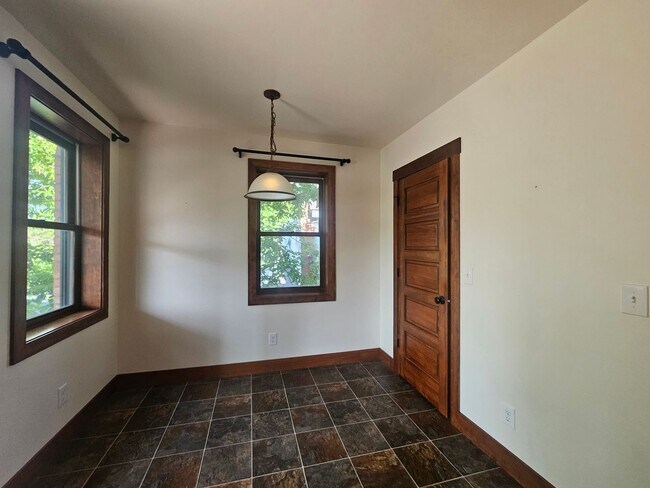 233/235/237/239 S 2nd St W