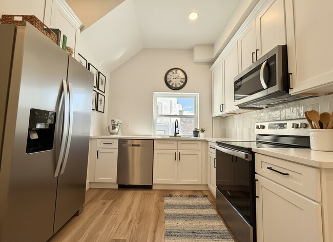 Photo - 1255 Leopard St Unit 2