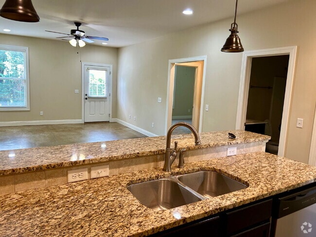 Building Photo - 2BD 2BA GROUND LEVEL DUPLEX WITH GARAGE FO... Rental