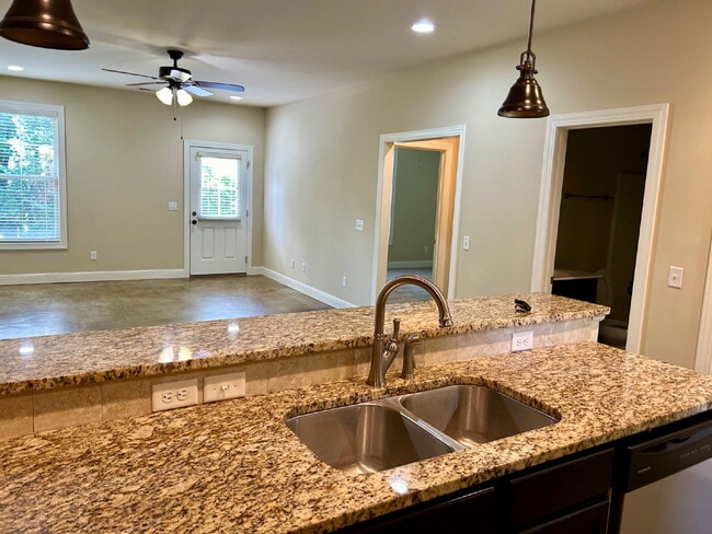 2BD 2BA GROUND LEVEL DUPLEX WITH GARAGE FO... - 2BD 2BA GROUND LEVEL DUPLEX WITH GARAGE FO... Apartment