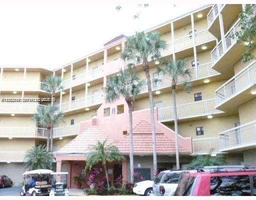 Building Photo - 8290 Lake Dr Unit 104