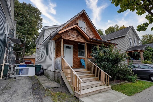 Building Photo - 413 Caroline St