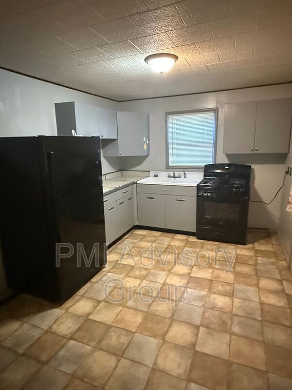 Photo - 806 W 2nd St