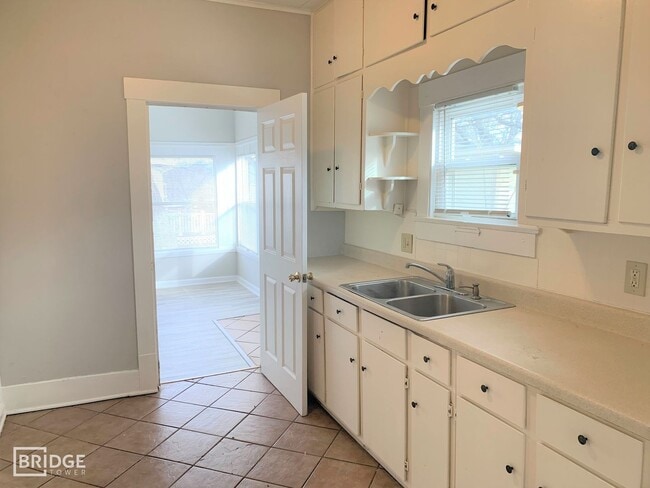 520 E Day St