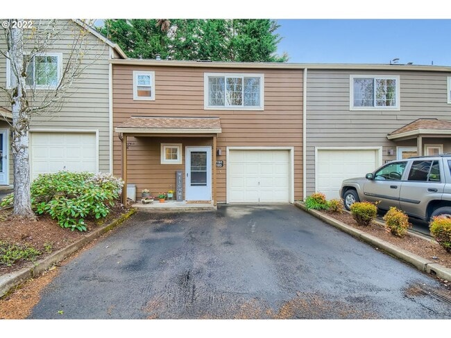 Building Photo - Spacious 2-story 2bedroom + 2.5 bath townh... Rental