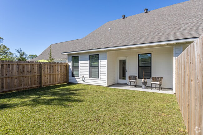 3BR, 2BA - 1,500SF