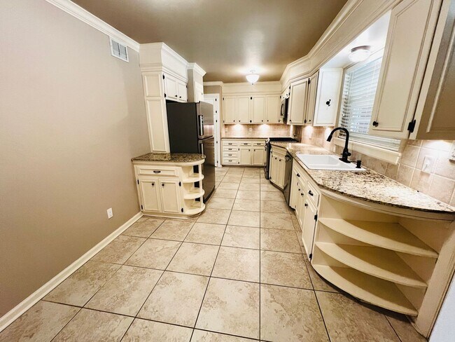 Photo - Beautifully, Corner-Lot 3BD 2BA Home in Be...