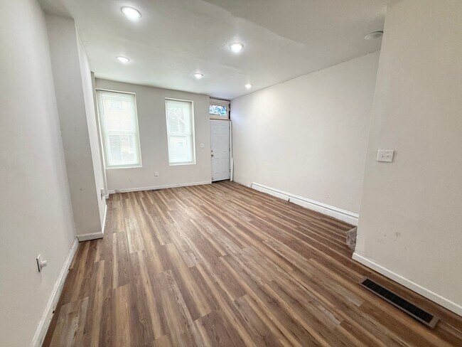 2262 N Gratz St