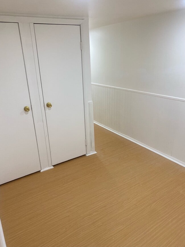 Área exterior del segundo dormitorio y área de cocina. - 4860 N 8th St Unidad GRD FLR