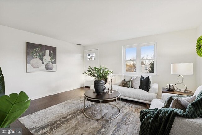 Photo - 303 Lemon St