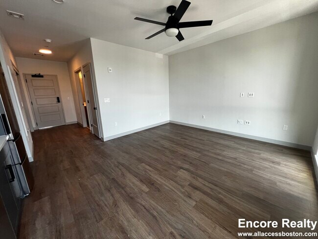 Photo - 80 Rugg Rd Unidad UVW